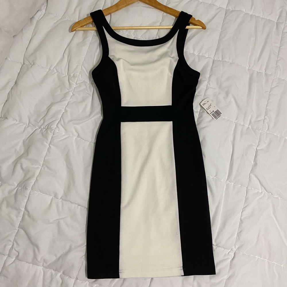 NWT | Size Small | Forever 21 Black and Cream White Dress with zipper